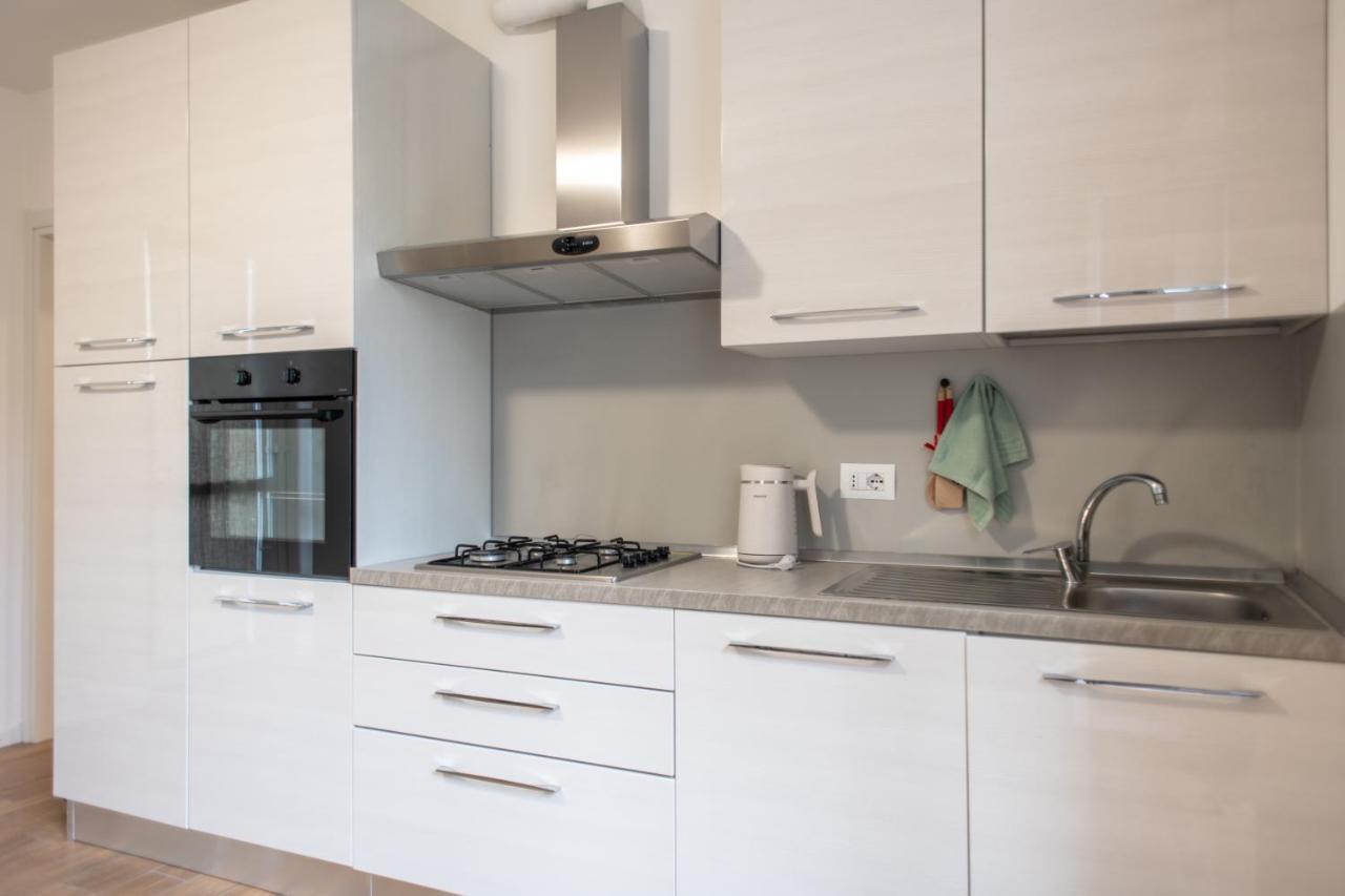 Lora Apartment,Free Private Parking, Self Check In,1 Côme Esterno foto