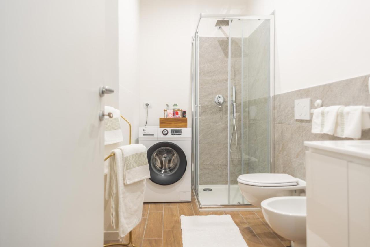 Lora Apartment,Free Private Parking, Self Check In,1 Côme Esterno foto