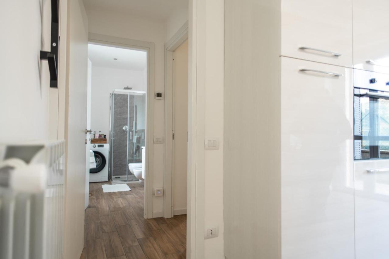 Lora Apartment,Free Private Parking, Self Check In,1 Côme Esterno foto